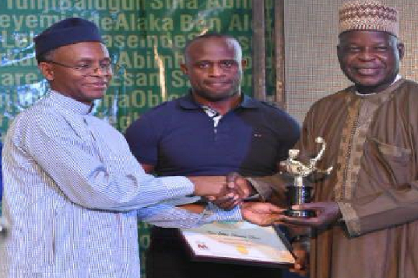 President Nigeria Pitch Awards, Mr Shina Philips in the middle flanked by former Kaduna State Governor, Nasir El-Rufai and the President of Nigeria Football Federation (NFF) Ibrahim Gusau during the award ceremony 